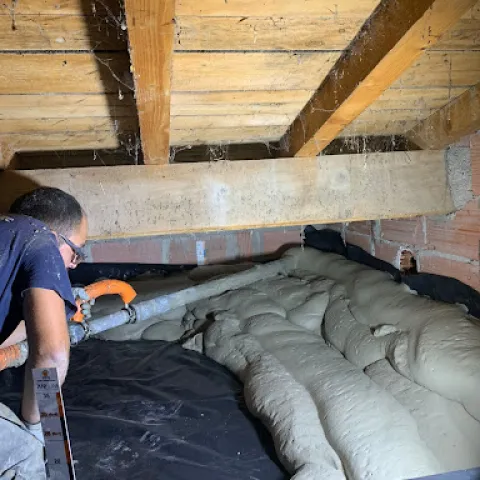 isolation-combles-mousse.jpg